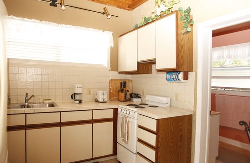 Clearwater Beach Apartment | Great Studio - Under 2 minute walk to beach where dogs are welcome