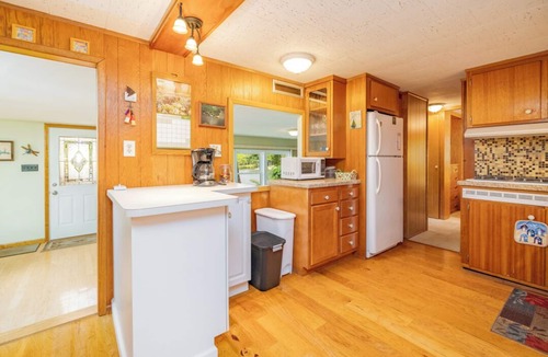 Wise House | Great Swimming Dock, Sunset Views on Lake Gaston, Kayaks, Pet Friendly