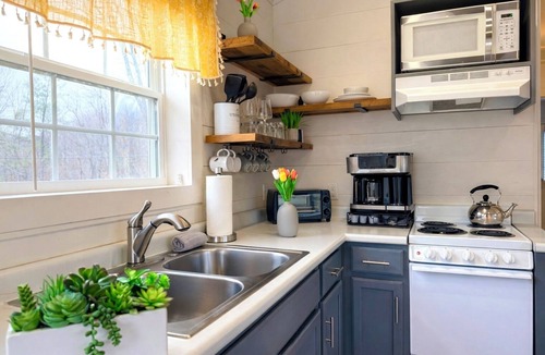 Altamont Cottage | Greeter Falls Lodge Cottage #7