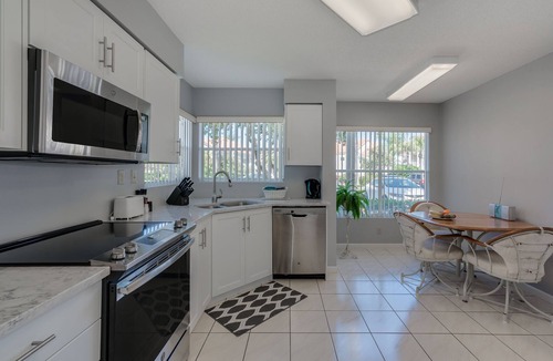 Isla del Sol Condo | Ground-Floor Condo with Patio, Resort Pool & Spa – Steps from the Beach