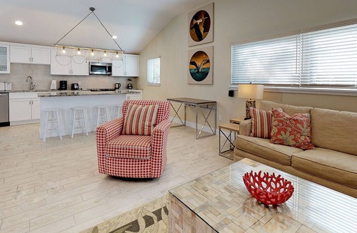 Holmes Beach House | Ground Floor Luxury 4BR Home · Heated Saltwater Pool & Spa · Very Close to Beach