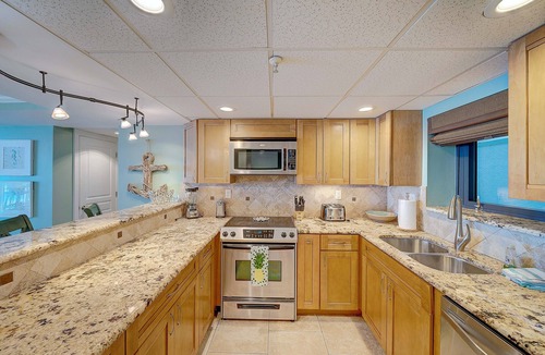 Holiday Beach Condo | GROUND FLOOR UNIT! 3br/3b with TWO masters! Pool accessible from private patio!