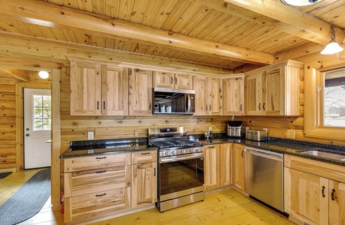 Hope Cabin | Group Fun on Tittabawassee River! Large Log Cabin