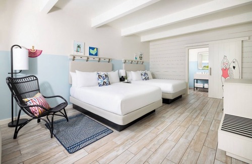 New Town Hotel | Group Getaway in 3 Ocean-View Rooms | Blue Flamingo Resort Key West with Pools