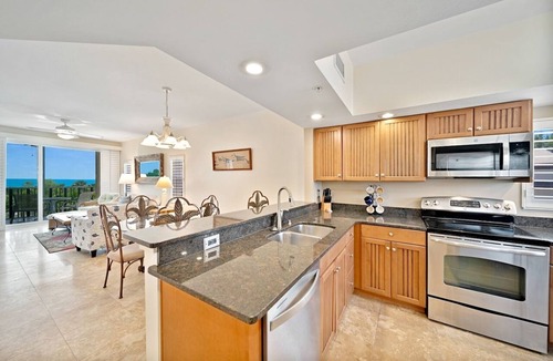Sanibel Condo | Gulf-Front Comfort at Shell Island Beach Club 7B