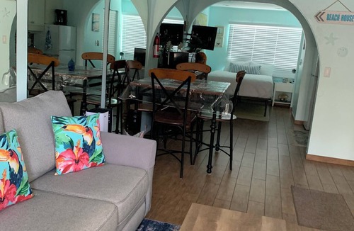 Bradenton Beach Apartment | Gulf side! No crossing the street to get to the beach! COQUINA BEACH CLUB 109
