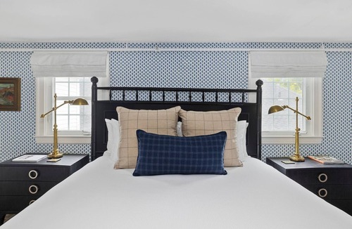 Kennebunkport Hotel | Hackenberg King with Seating Area at Kennebunkport Inn, Free Breakfast