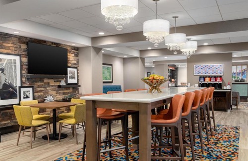 Baltimore Hotel | Hampton Inn Baltimore Bayview Campus