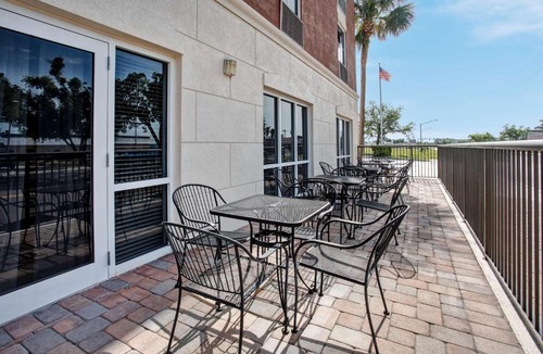 Caloosahatchee Hotel | Hampton Inn & Suites Cape Coral/Fort Myers