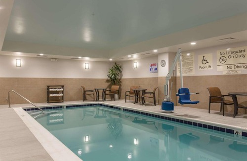 Knoxville Hotel | Hampton Inn & Suites - Knoxville Papermill Drive, TN