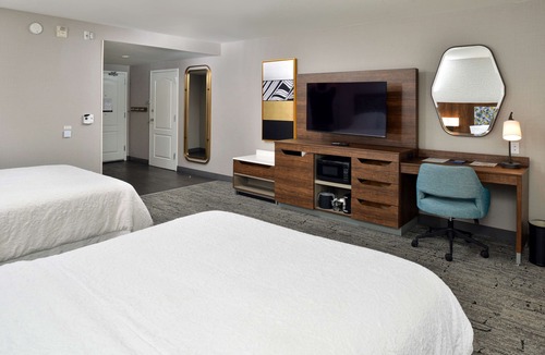 Paradise Hotel | Hampton Inn & Suites Las Vegas Airport