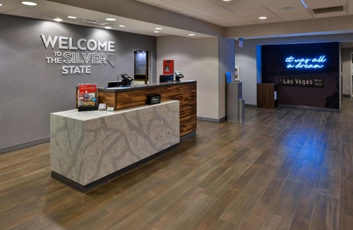 Paradise Hotel | Hampton Inn & Suites Las Vegas Airport