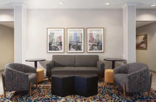 Bearss Plaza Hotel | Hampton Inn & Suites Tampa-North