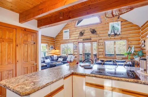 Warren Ski Chalet | Handcrafted Vermont Chalet Walk to Lake Fire Pit Private Deck AC