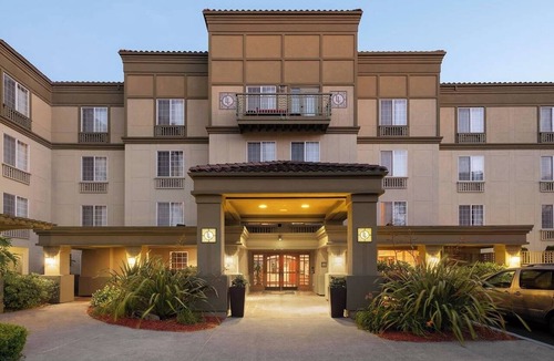 Downtown Hotel | Handy Studio w/Full Equipped Kitchen and Oversized work desk