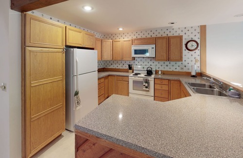 Harbor Springs Condo | Harbor Cove! 5 Bedroom! #82 Ski, Golf, Shop!