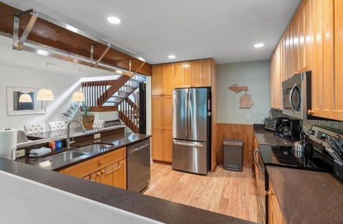 Harbor Springs Condo | Harbor Cove #64 Sandy Beach - Close to Skiing!