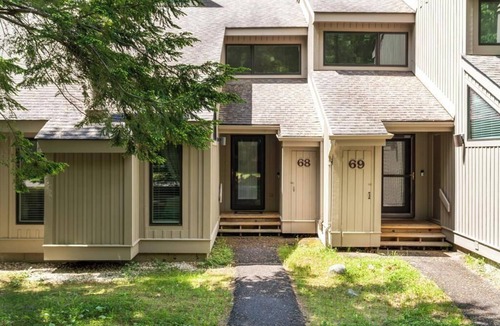 Harbor Springs Condo | Harbor Cove #68 - SKI! Sandy Beach!