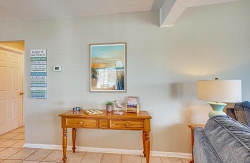 Oceanmarsh Subdivision House | Harbor Island Condo with Deck - Steps to Beach!