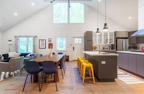 Fishs Eddy Cabin | Hare & Hollow with Hot Tub & Fenced Yard