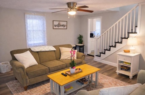 Millville Apartment | Harpers Ferry Hilltop Retreat Rustic Charm