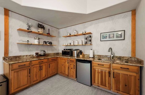 Cascade-Chipita Park Cabin | Hawk's Landing | A Refined Modern Mountain Escape