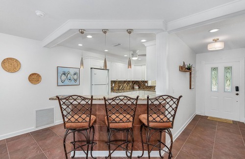 Caloosahatchee Condo | Heart of Downtown Canal front Condo-Traveling professionals dream!
