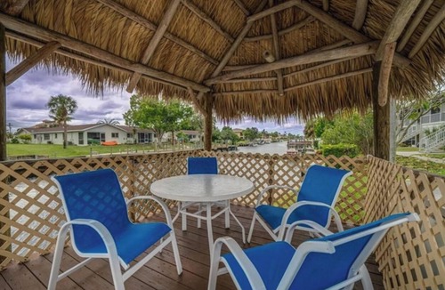 Caloosahatchee Condo | Heart of Downtown Canal front Condo-Traveling professionals dream!