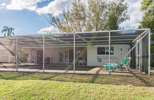 Southgate Villa | Heart of Sarasota: Remodeled 3 bedroom pool villa 2.8 Miles from Siesta Key