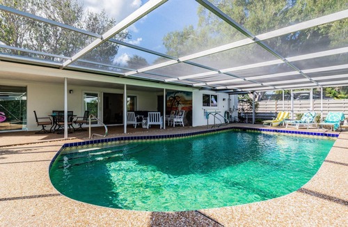 Southgate Villa | Heart of Sarasota: Remodeled 3 bedroom pool villa 2.8 Miles from Siesta Key