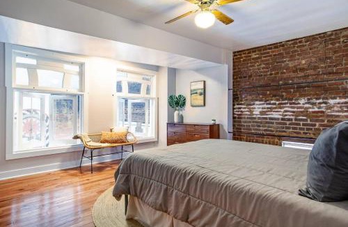 Old City Apartment | Heart of the Old City- Minutes from Market Square
