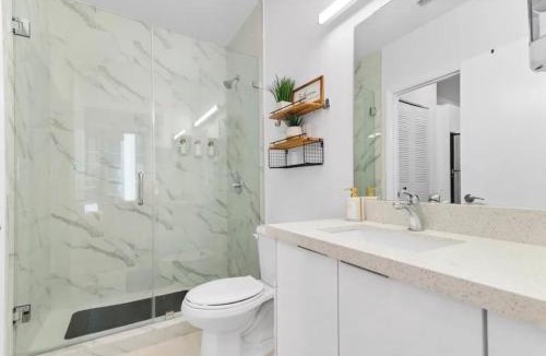 Wynwood Art District Apartment | Heart of Wynwood - Rooftop Pool - Balcony - New 1B