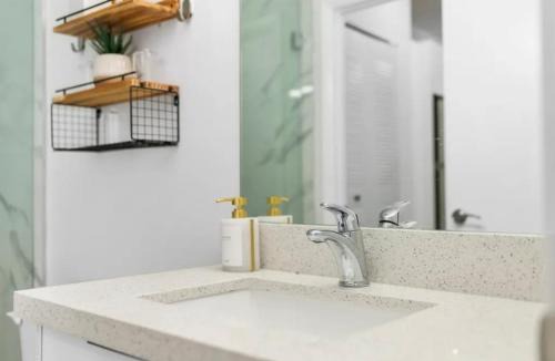 Wynwood Art District Apartment | Heart of Wynwood - Rooftop Pool - Balcony - New 1B