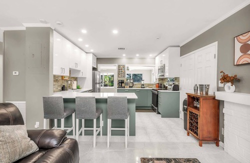 Croissant Park House | Heated Pool, 3 Hole Golf, FirePit, 5min to Airport