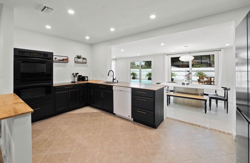 New Port Richey House | Heated Pool 5BR Family Oasis with BBQ, Sleeps 10
