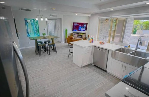 Camelback East House | Heated Pool/Fire Lounge/TVpatio Oasis in Uptown!