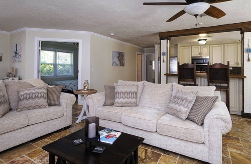 Gulf Gate Estates House | Heated Pool Home Near Siesta Key Beach | 3BR | Walk to Dining | Pet Friendly