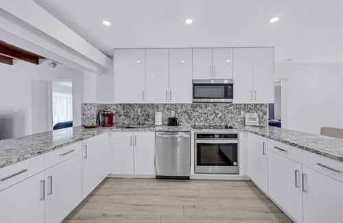 North Central Hollywood House | HEATED Pool Home on Lake Hard Rock Guitar Hotel Beach Airport