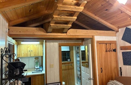 Hiawassee House | Hemlock Cabin, a small cozy stay on the Hiawassee