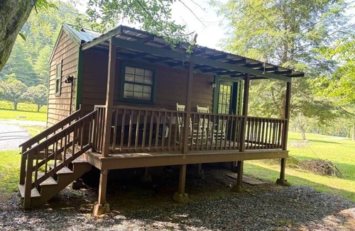 Hiawassee House | Hemlock Cabin, a small cozy stay on the Hiawassee