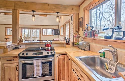 Hendersonville Cottage | Hendersonville Cabin w/Hot Tub, Views & Fire Pit!