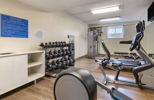 Lickdale Hotel | Hersheypark King Room Breakfast and Gym