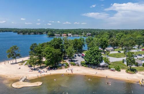 Lake Tansi Apartment | Hiawatha West Lake Tansi by Coolvacay