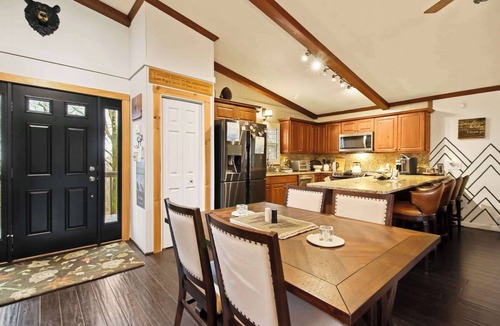 Beech Mountain House | Hibernation Station: Golf Course Retreat