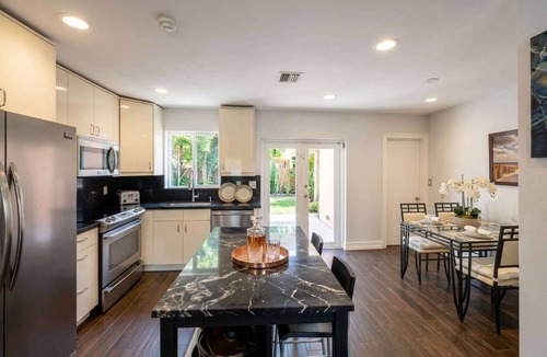 River Oaks Villa | Hidden Gem Villa | Heated Pool, Hot Tub & Tikihut