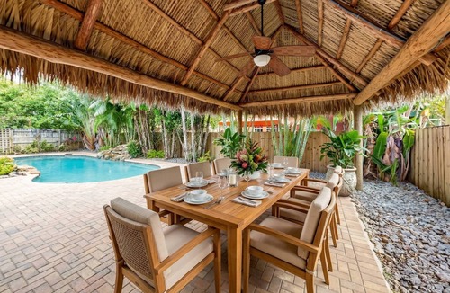 River Oaks Villa | Hidden Gem Villa | Heated Pool, Hot Tub & Tikihut