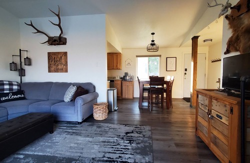 Challis House | High Desert Haven - A Beautiful 3 Bedroom Home with Optional RV Hookup!