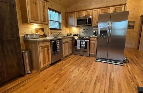 Murphy Ski Chalet | Hikers Hideaway Cabin, Hot Tub, Fireplace, Nature, Pets
