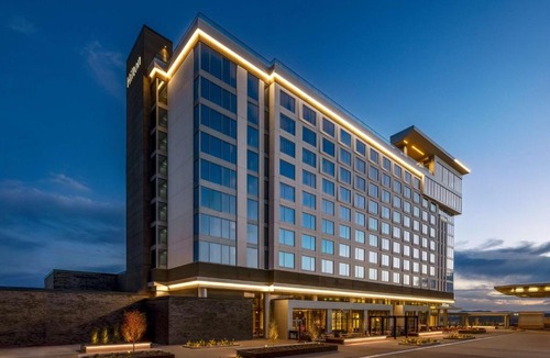 Nashville Hotel | Hilton BNA Nashville Airport Terminal