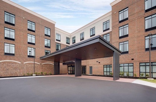 Lakeview Hotel | Hilton Garden Inn Haymarket